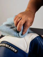 Lade das Bild in den Galerie-Viewer, CORIUM - Active Protect Set -Lederpflege-
